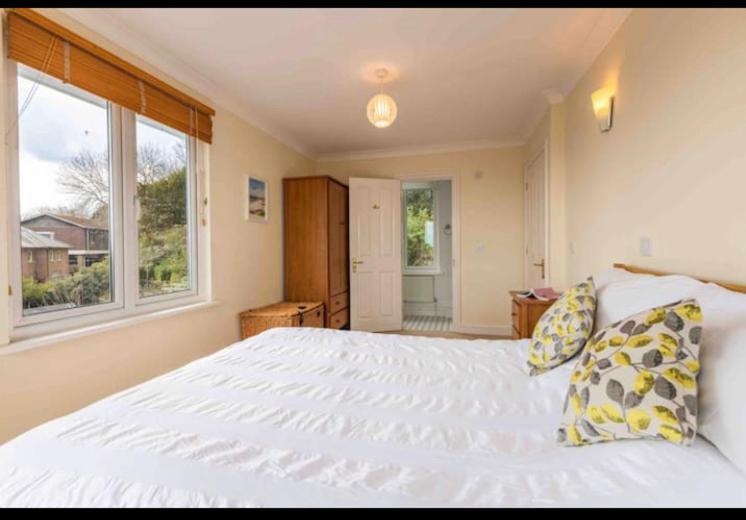 Fantastic Spacious House With Beautiful Panoramic Views Of The Bay Only A Few Minutes Walk From Beach Harbour And Restaurants This House Has 3 Bedrooms 3 Bathrooms And 2 Lovely Sitting Rooms Lyme Regis Buitenkant foto