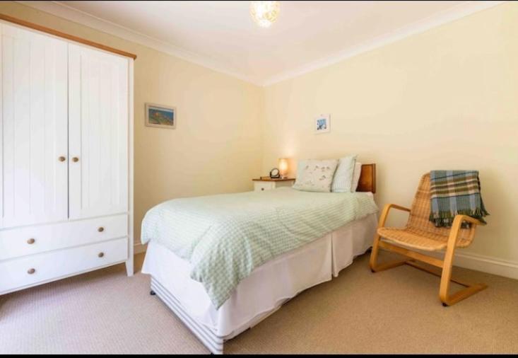 Fantastic Spacious House With Beautiful Panoramic Views Of The Bay Only A Few Minutes Walk From Beach Harbour And Restaurants This House Has 3 Bedrooms 3 Bathrooms And 2 Lovely Sitting Rooms Lyme Regis Buitenkant foto