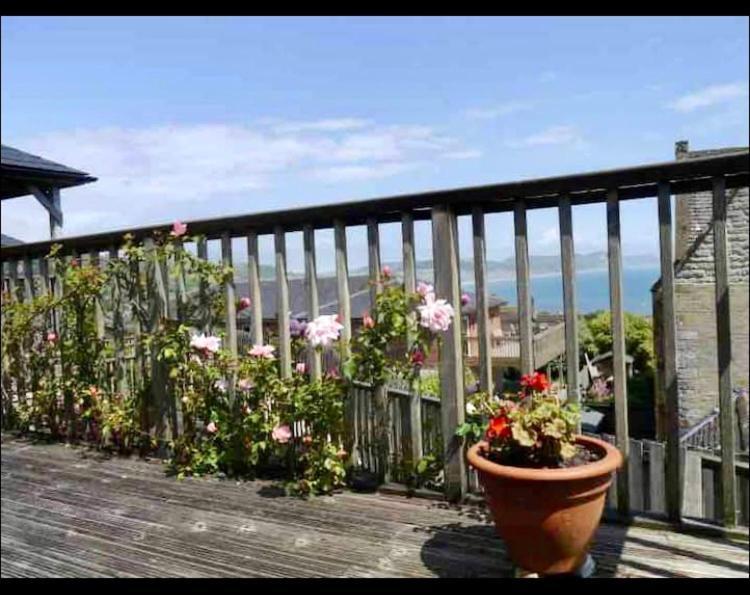 Fantastic Spacious House With Beautiful Panoramic Views Of The Bay Only A Few Minutes Walk From Beach Harbour And Restaurants This House Has 3 Bedrooms 3 Bathrooms And 2 Lovely Sitting Rooms Lyme Regis Buitenkant foto